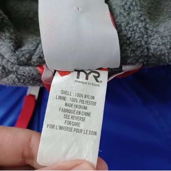 TYR Alliance Podium Swim Parka - Picture 6 of 8